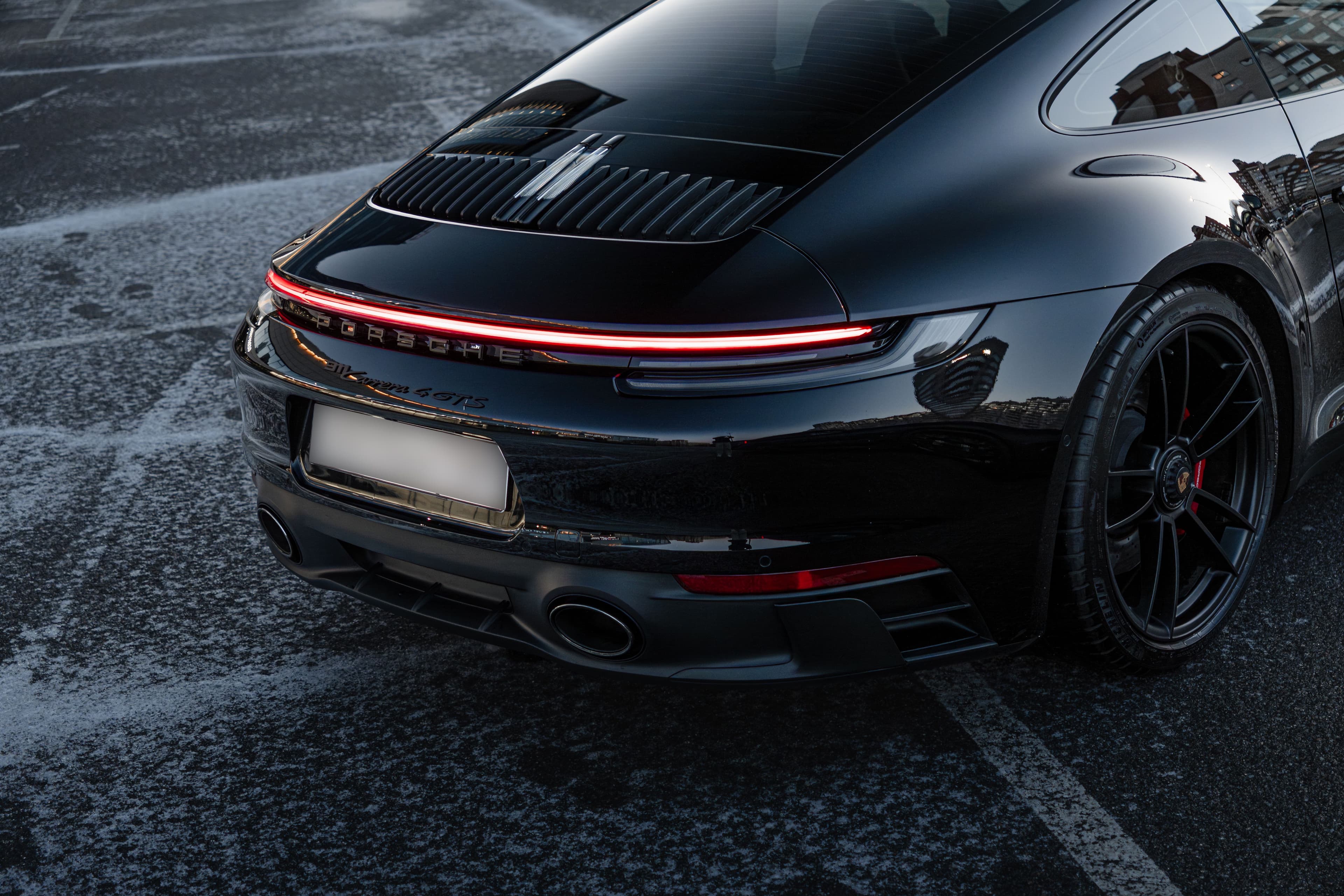 Porsche 911 Carrera  4 GTS