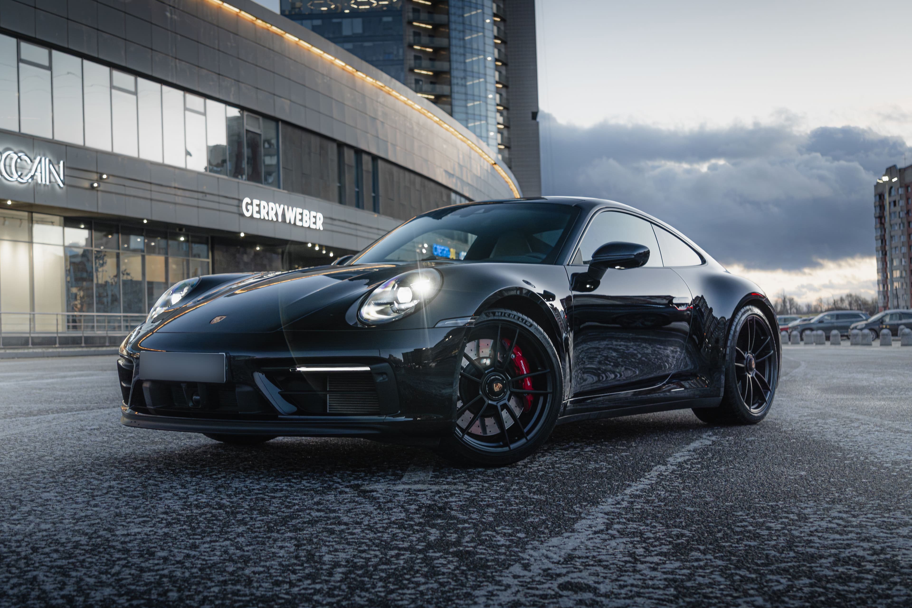 Porsche 911 Carrera  4 GTS