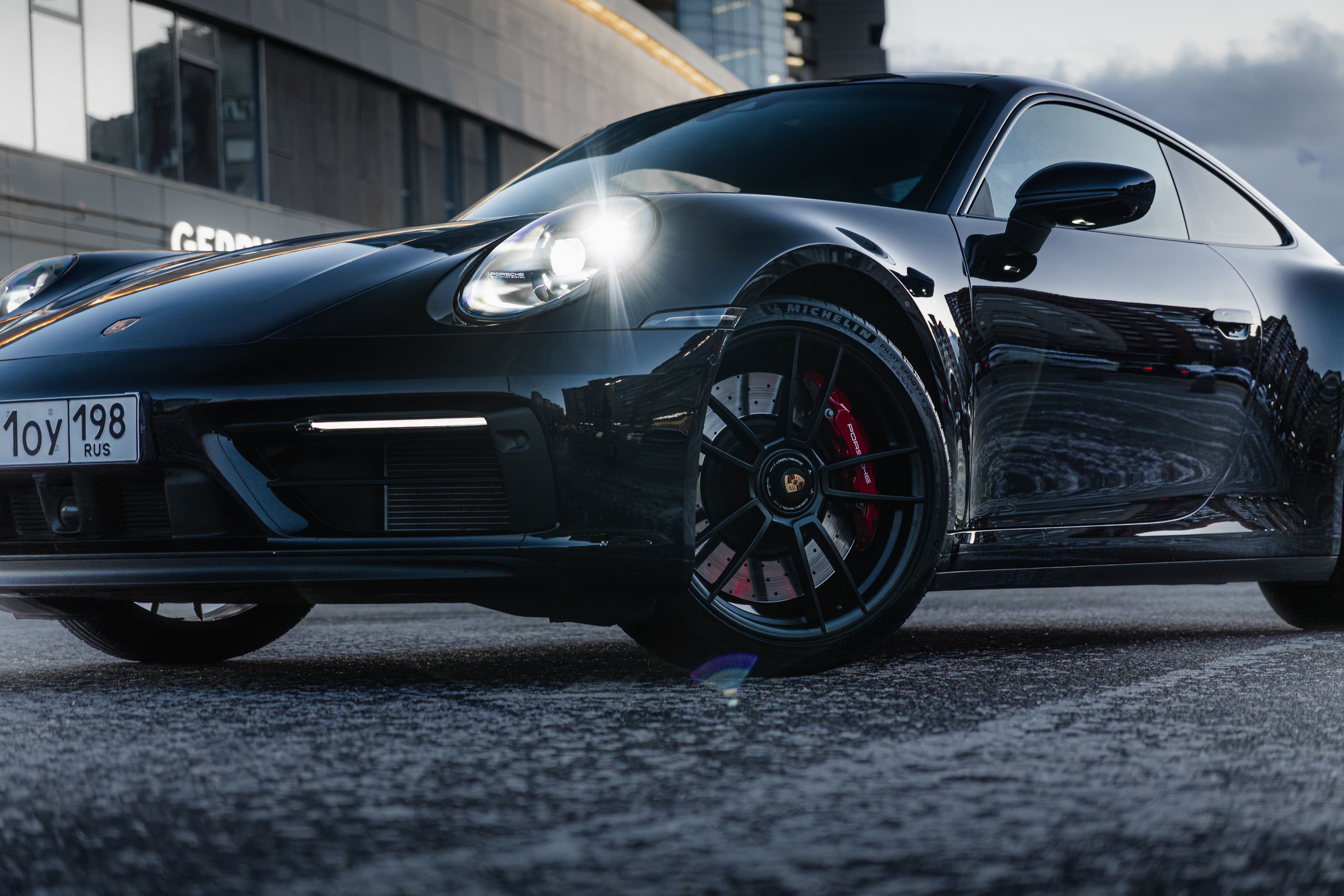 Porsche 911 Carrera  4 GTS