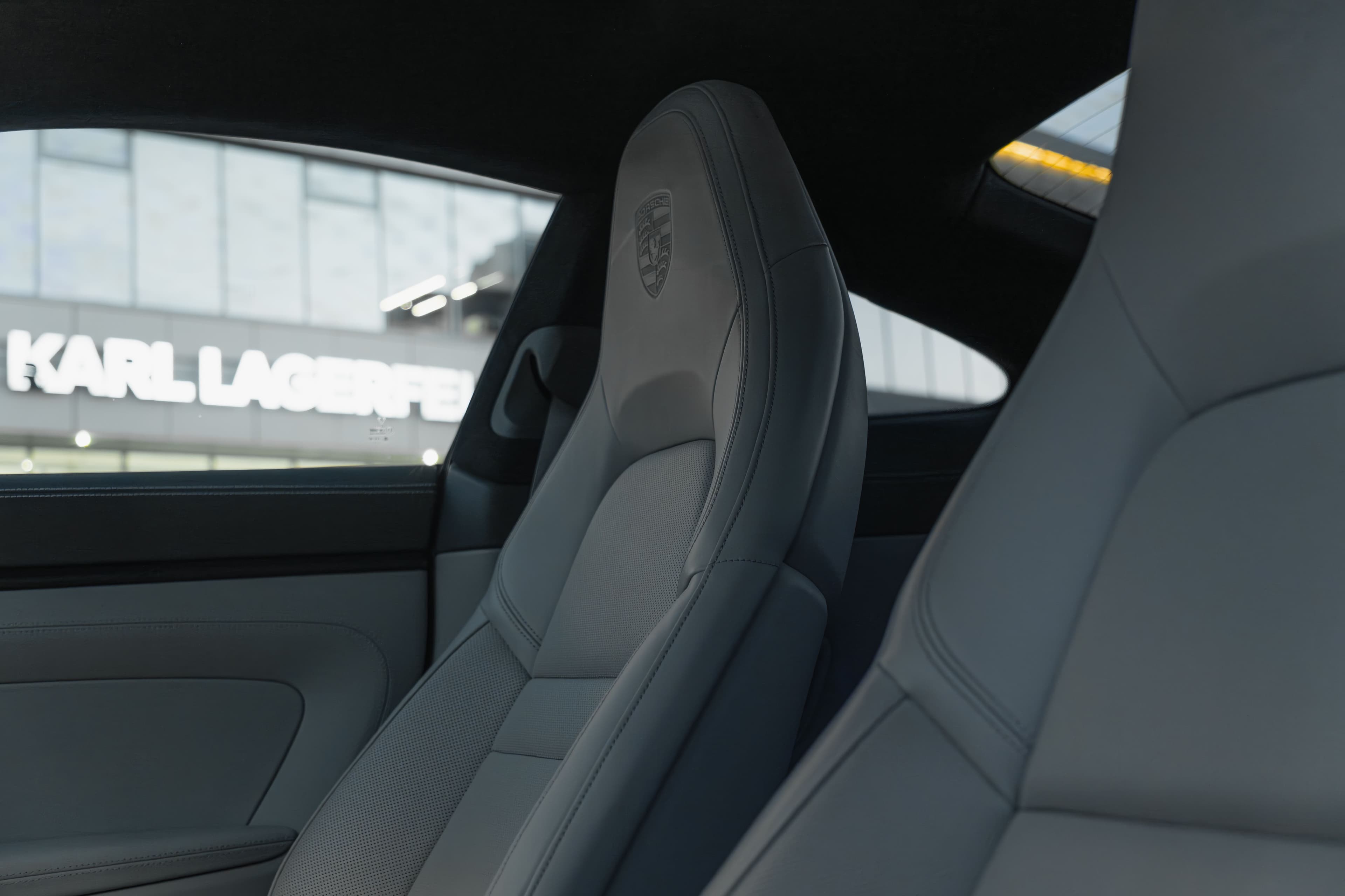 Porsche 911 Carrera  4 GTS